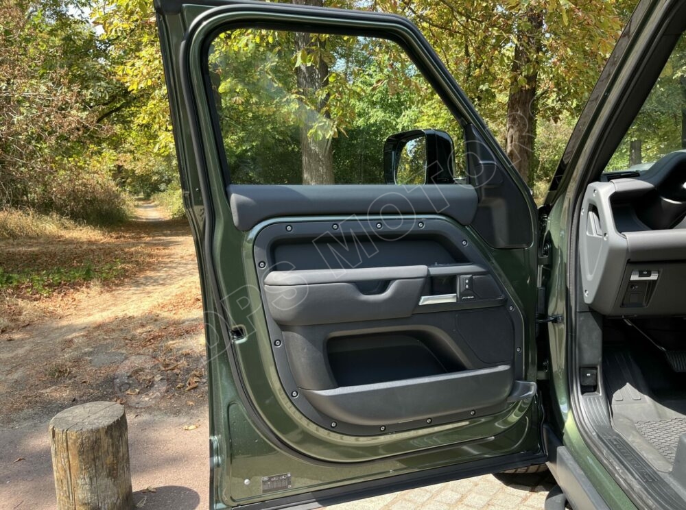 DPS Motors - Land Rover Defender 110 D250 Hard Top X-Dynamic SE