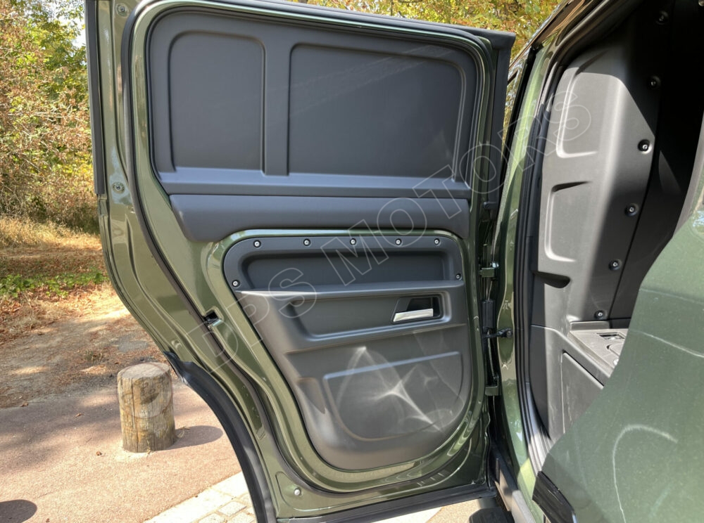 DPS Motors - Land Rover Defender 110 D250 Hard Top X-Dynamic SE