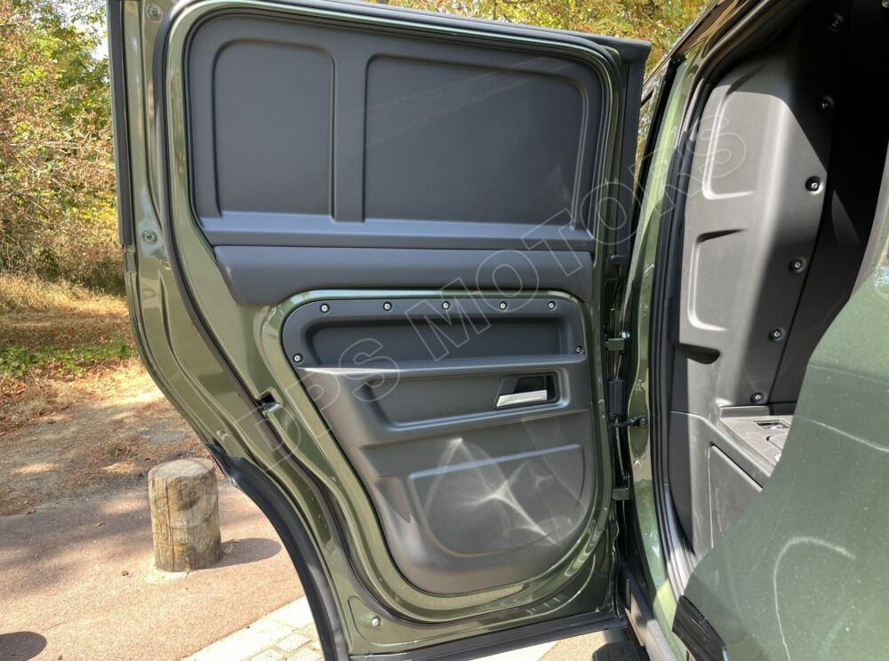 DPS Motors - Land Rover Defender 110 D250 Hard Top X-Dynamic SE