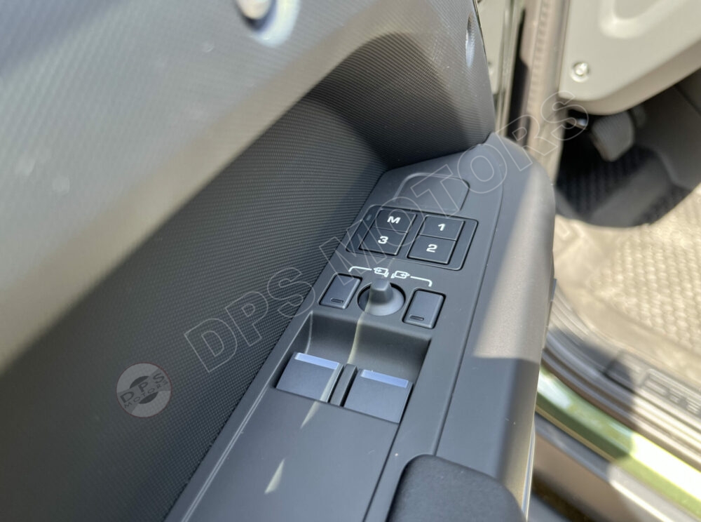 DPS Motors - Land Rover Defender 110 D250 Hard Top X-Dynamic SE